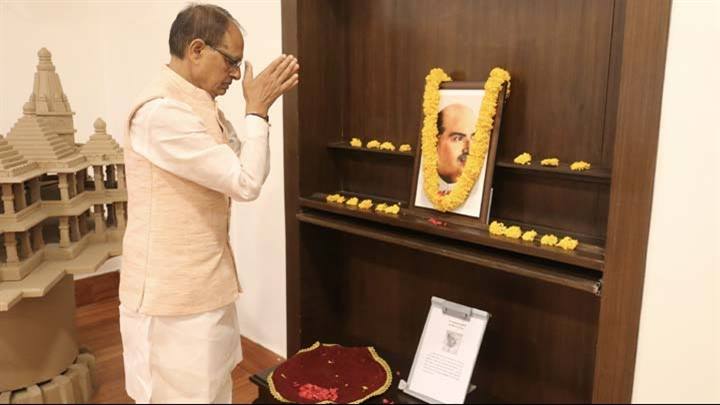 मुख्यमंत्री श्री चौहान ने डॉ. श्यामा प्रसाद मुखर्जी की पुण्य-तिथि पर किया नमन